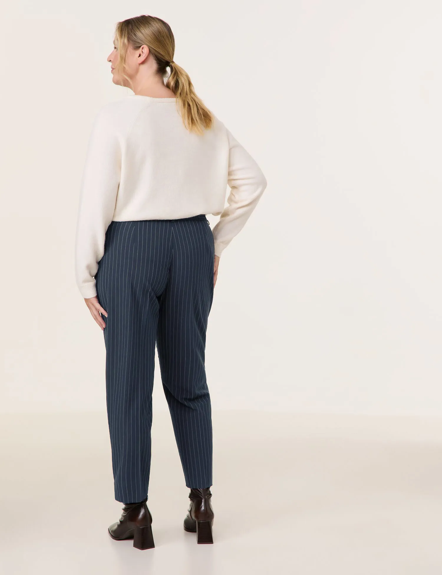 7/8-length trousers with pinstripes, Greta