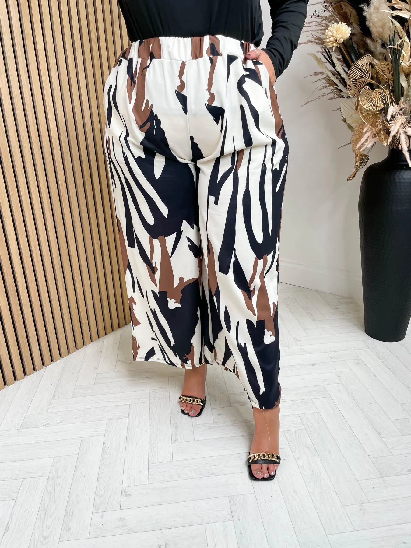 Curve Barb Trousers