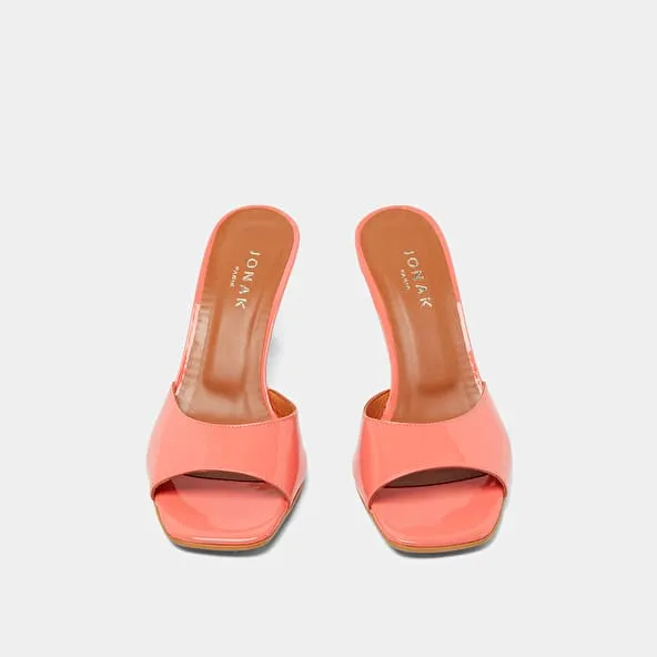 Heeled mules in coral patent