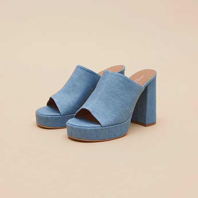 Mules with heels in blue denim