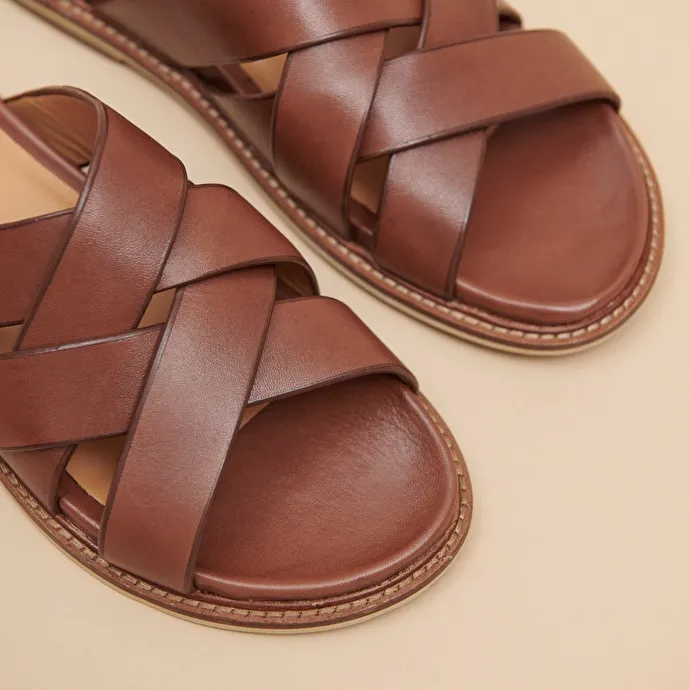 Mules with wide straps in cognac leather