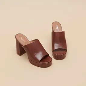 Mules à talons in brown leather