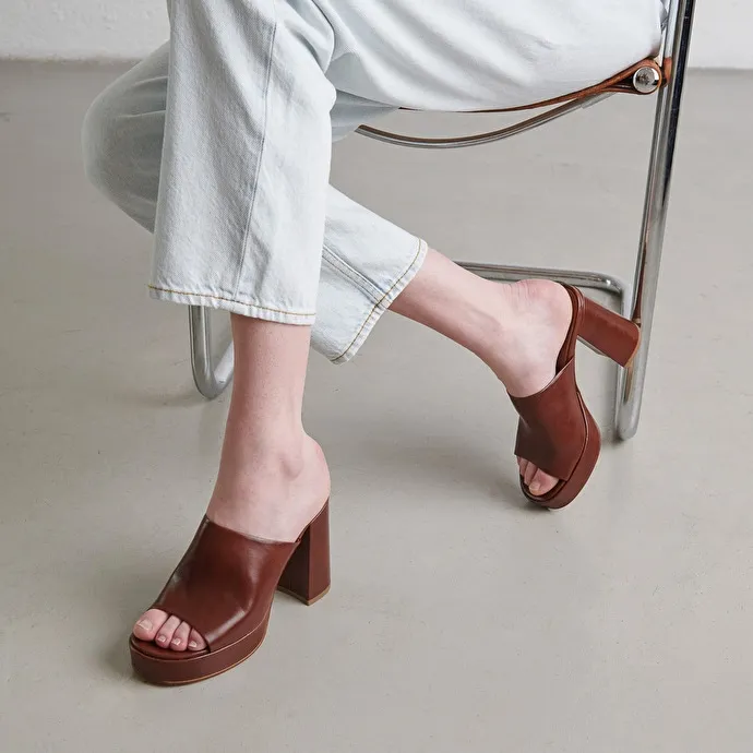 Mules à talons in brown leather