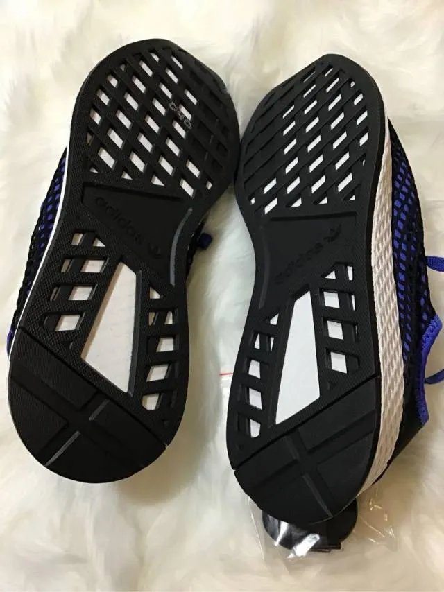 NIB AUTH ADIDAS DEERUPT RUNNER SNEAKERS