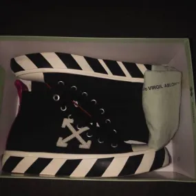 Off -White arrow striped sneakers