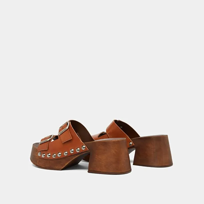 Platform mules with open toes in cognac leather