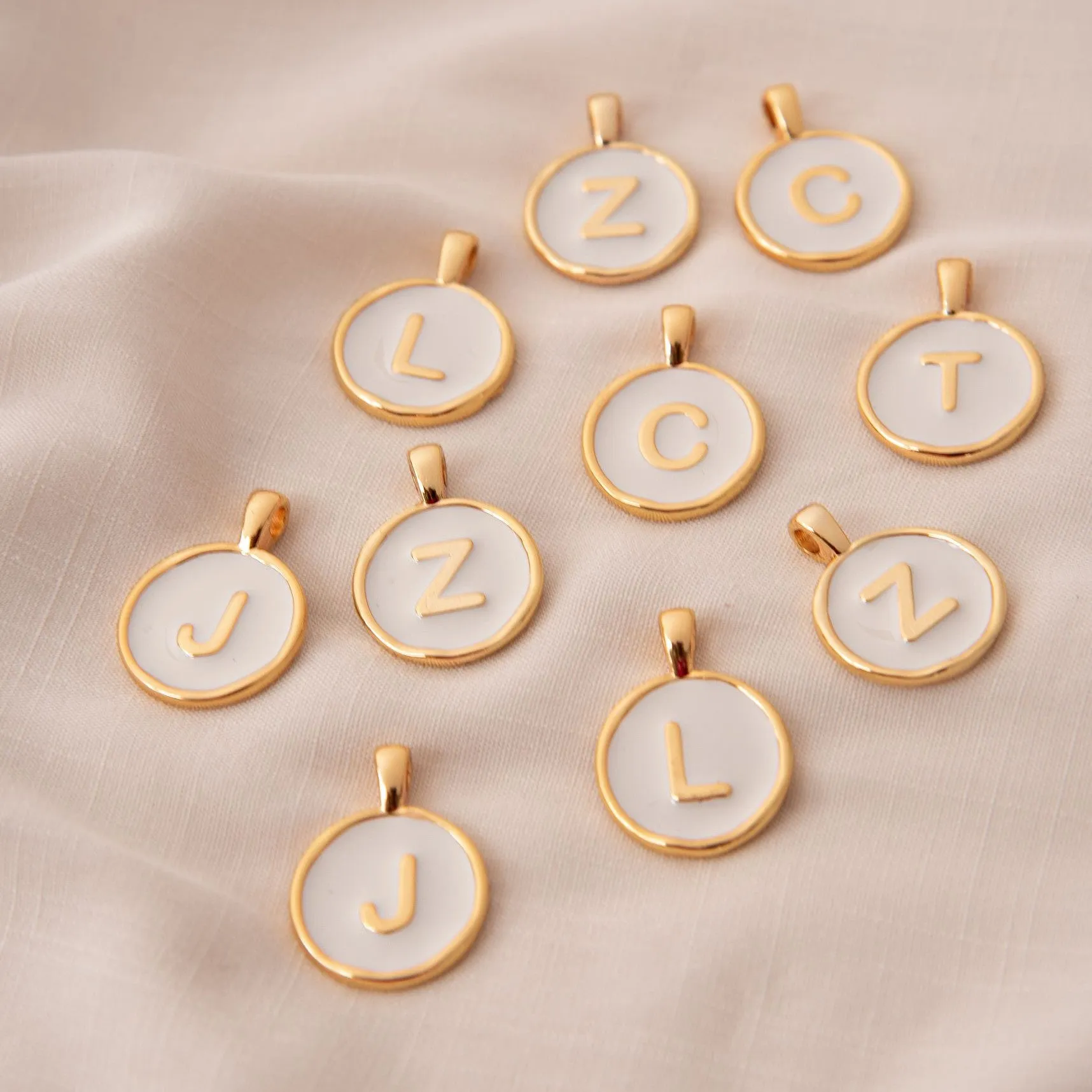 SET LETTER BONE CHAIN + 18 MM EARRINGS