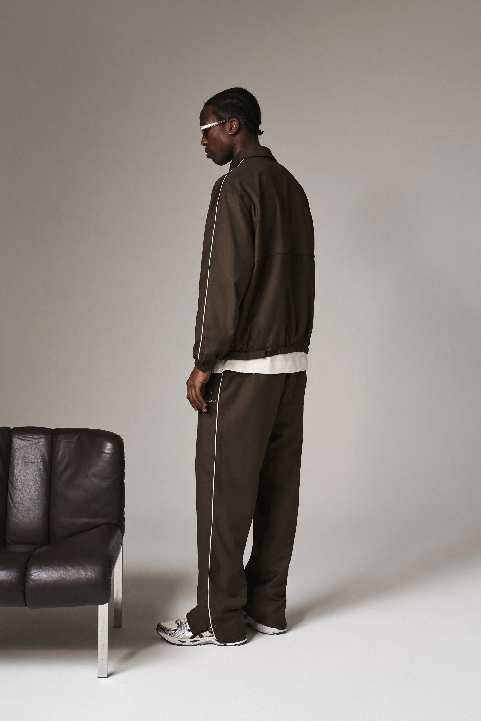 SMART PIPED TROUSERS - BROWN