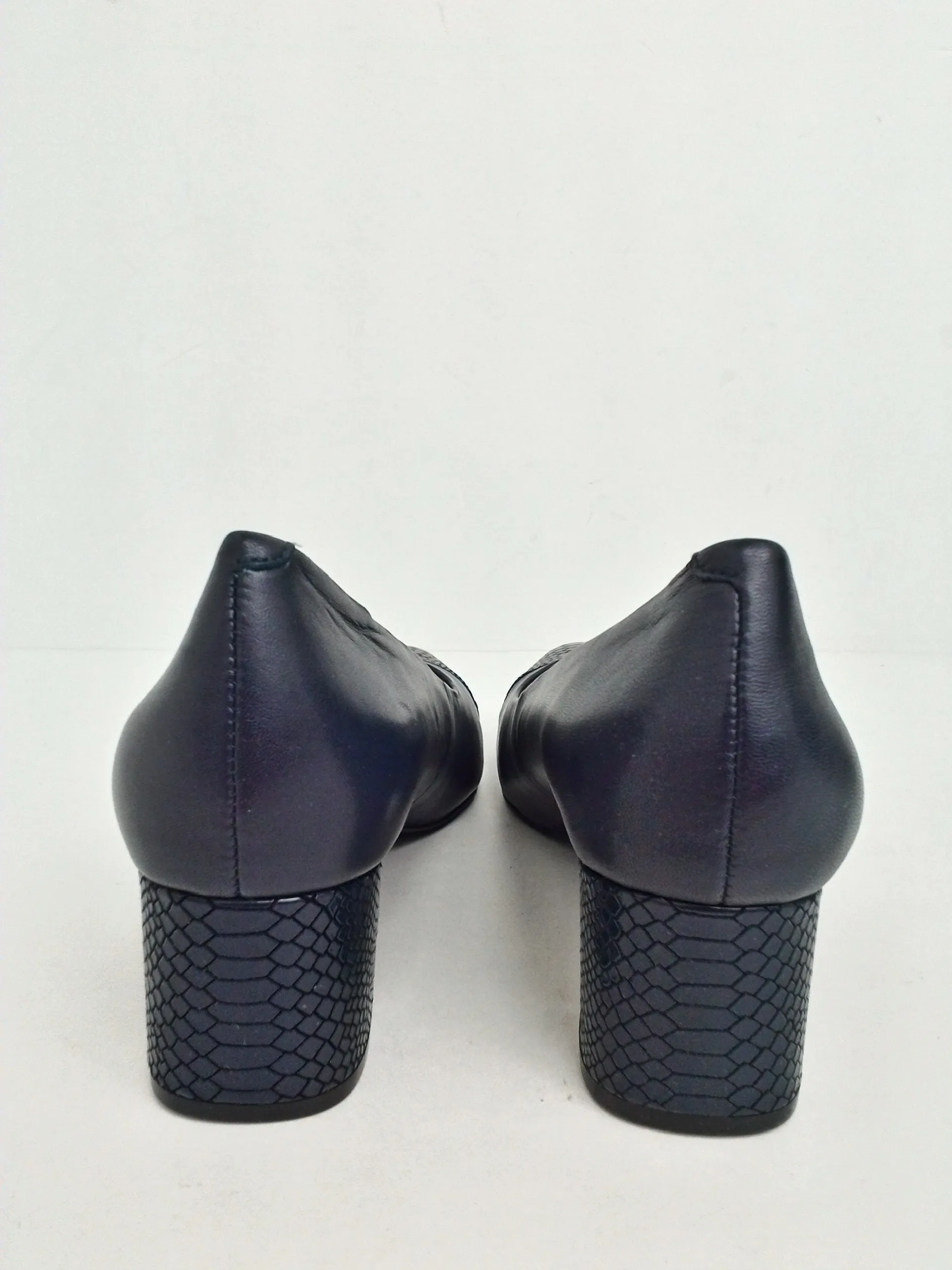 Trotters Women's Navy Blue Heels Size 9 M