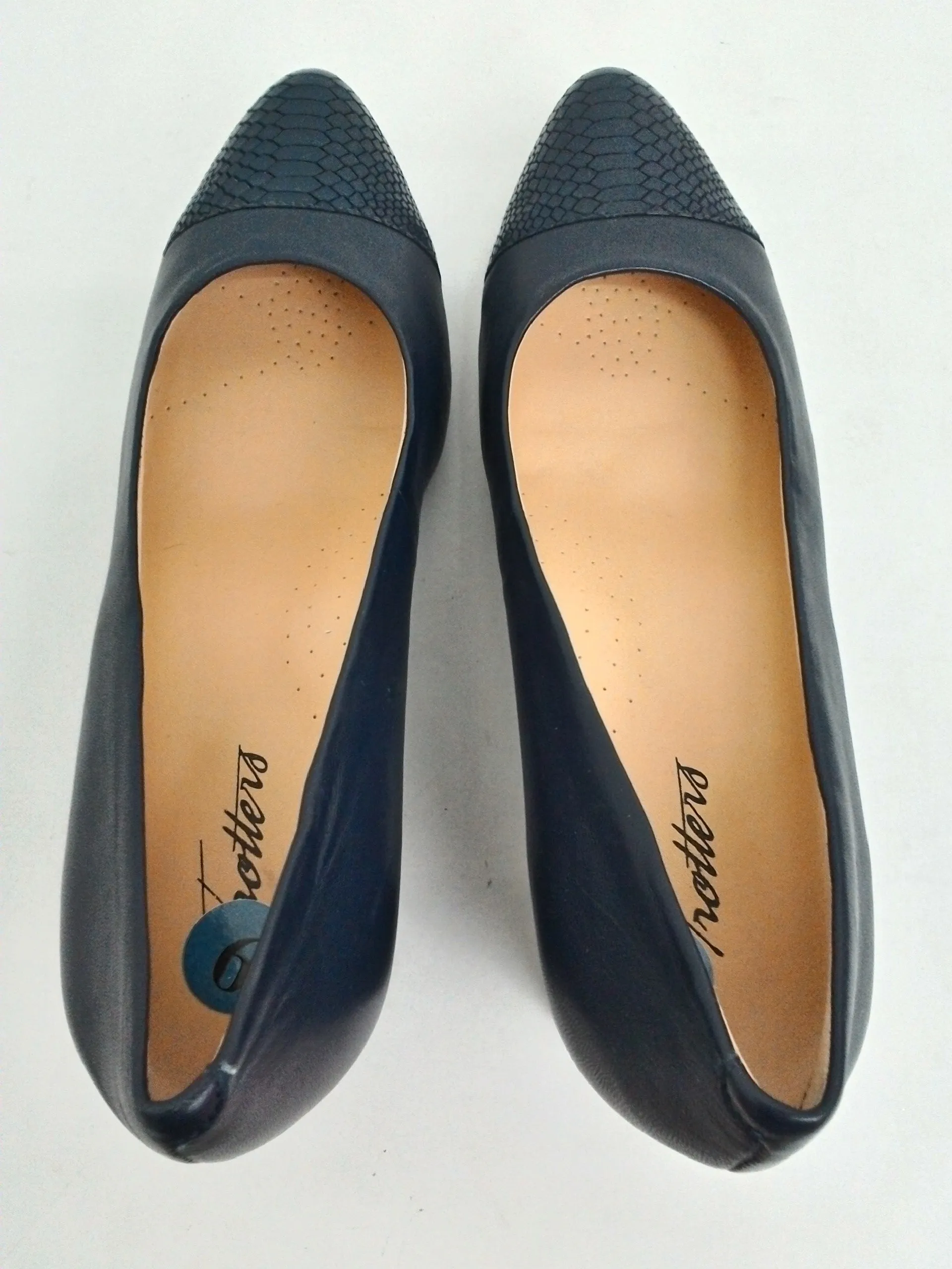 Trotters Women's Navy Blue Heels Size 9 M