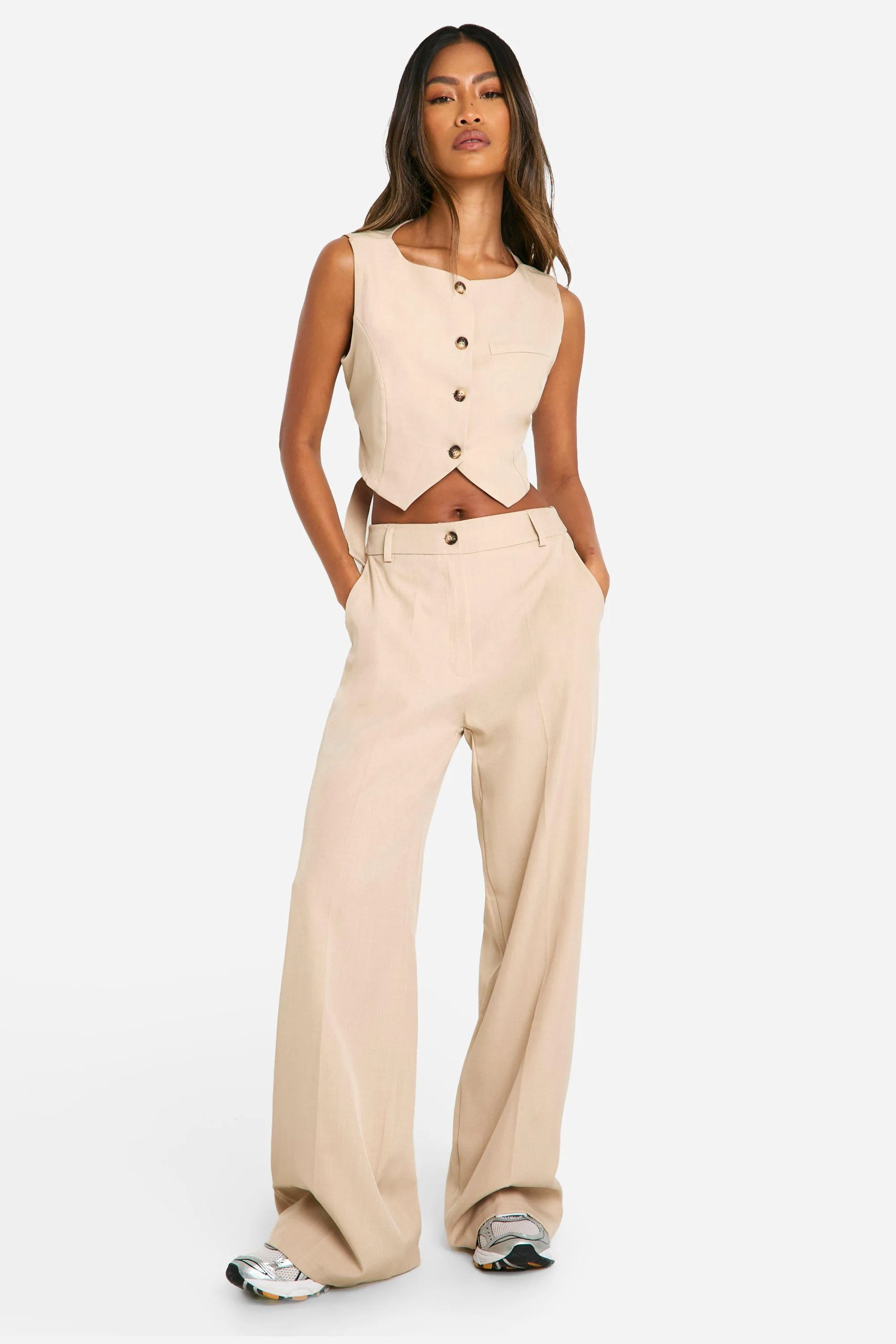 Tailored Wide-Legged Pants by boohoo