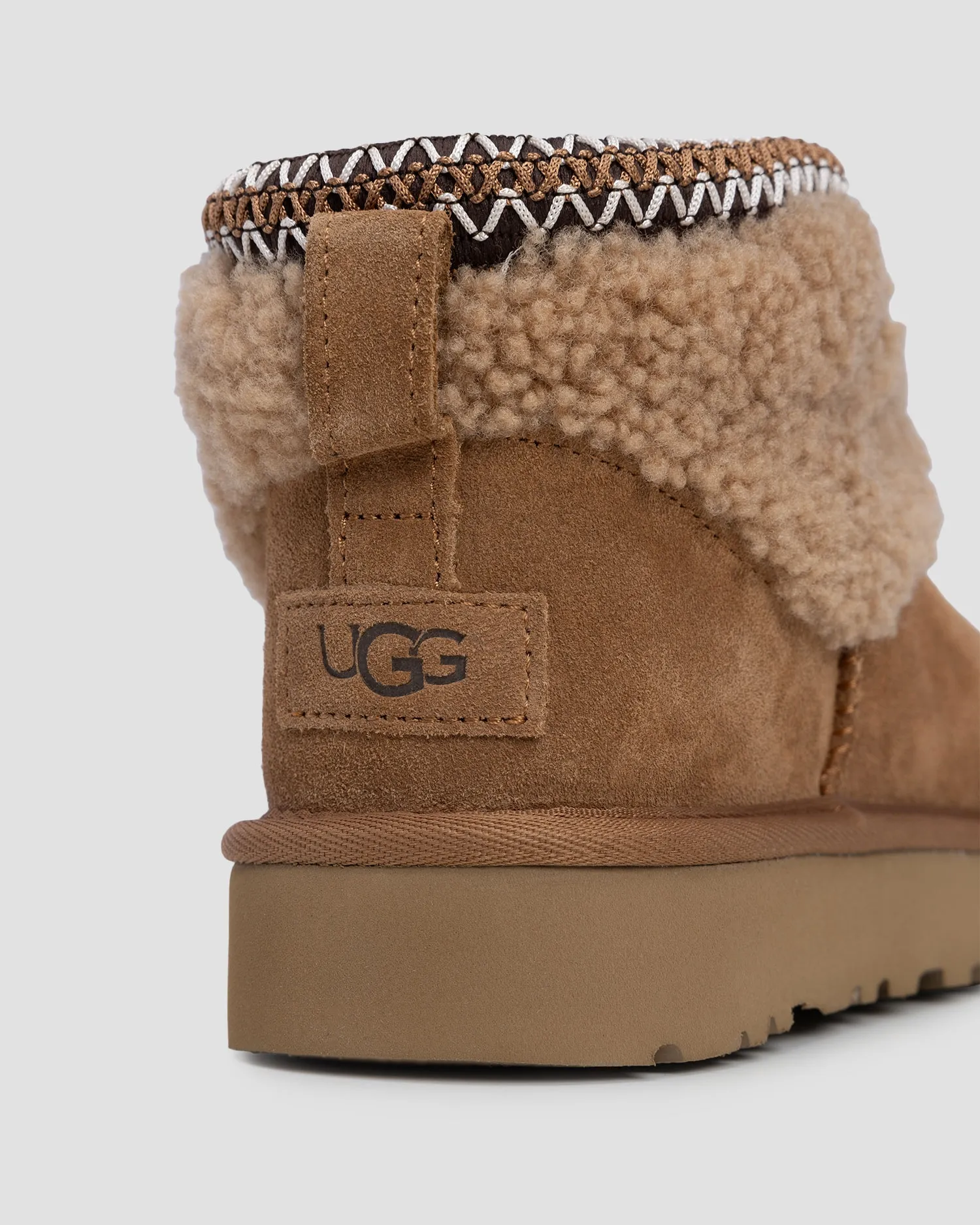 Women's boots UGG Classic Ultra Mini Maxi Curly Boot 1158263-che