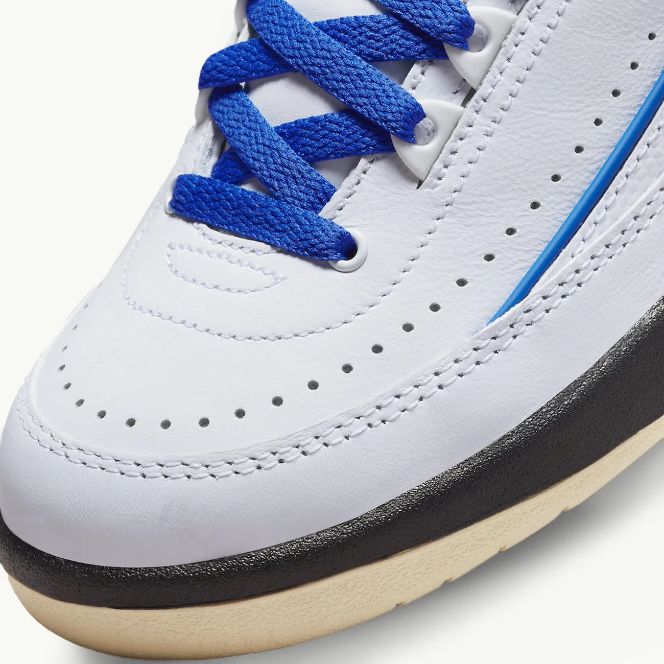 Women's Air Jordan 2 Retro Low - White/Varsity Royal Black/Muslin